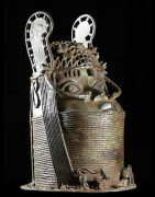 Tete commemorative Oba a ailettes - Bini Edo - Bronzes du Benin