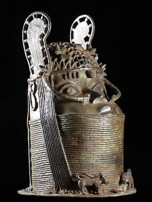 Tete commemorative Oba a ailettes - Bini Edo - Bronzes du Benin