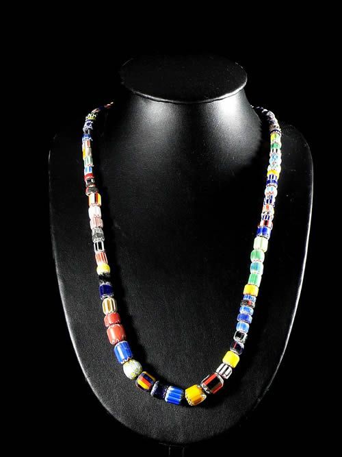 Collier perles chevron ou rosetta - Haoussa - Cameroun