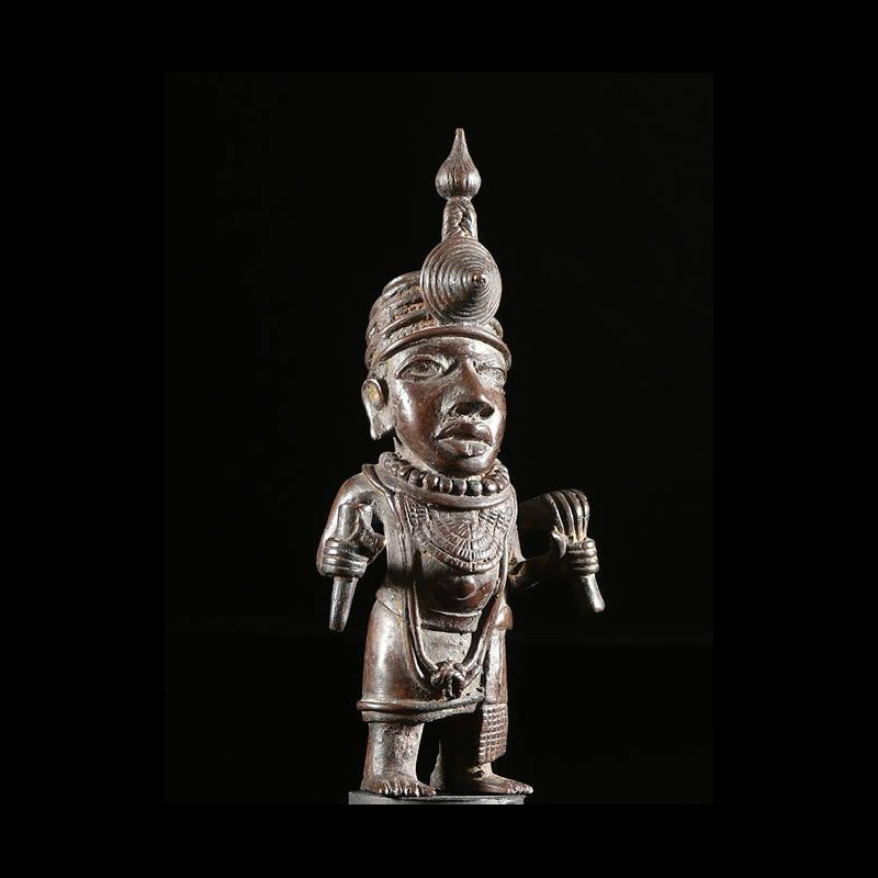 Oba en tenue de ceremonie - Bini Edo - Benin - Bronzes du Benin