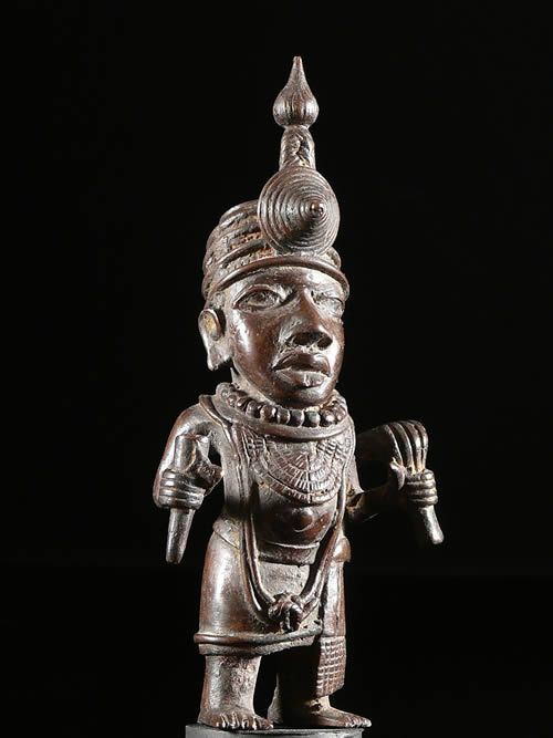 Oba en tenue de ceremonie - Bini Edo - Benin - Bronzes du Benin