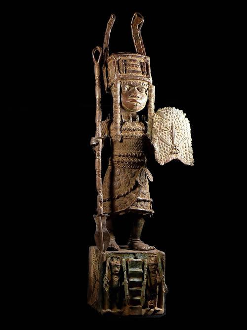 Oba en tenue de guerre - Bini Edo - Benin - Bronzes du Benin
