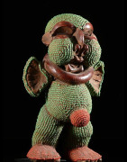 Statue terre cuite et perles - Pygmees - Cameroun - Deco