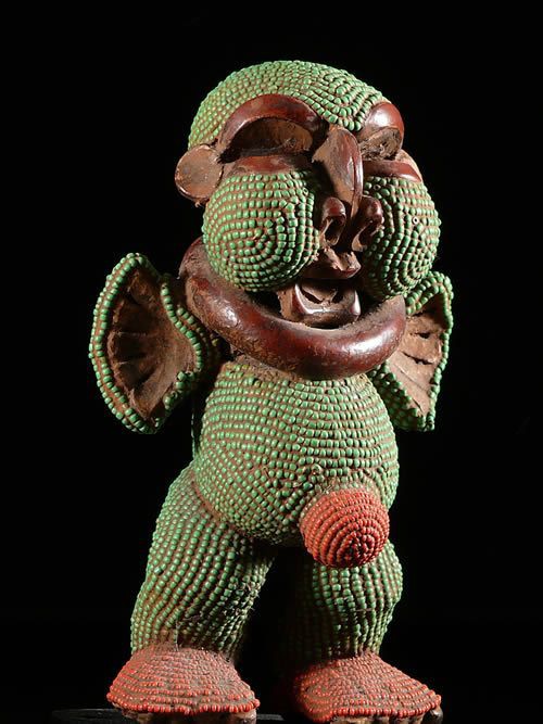 Statue terre cuite et perles - Pygmees - Cameroun - Deco