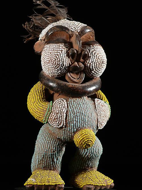 Statue terre cuite et perles - Pygmees - Cameroun - Deco