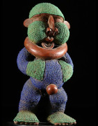 Statue terre cuite et perles - Pygmees - Cameroun - Deco