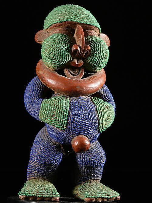 Statue terre cuite et perles - Pygmees - Cameroun - Deco