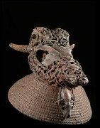 Masque cimier et cranes - Bulu / Boulou - Cameroun