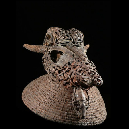 Masque cimier et cranes - Bulu / Boulou - Cameroun