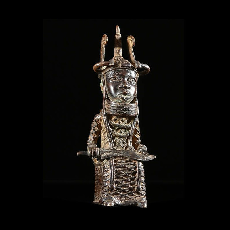 Oba en tenue de ceremonie - Bini Edo - Benin - Bronzes du Benin