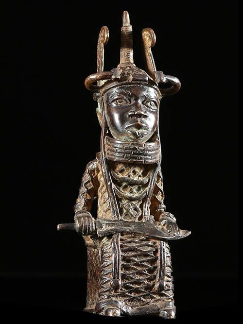 Oba en tenue de ceremonie - Bini Edo - Benin - Bronzes du Benin