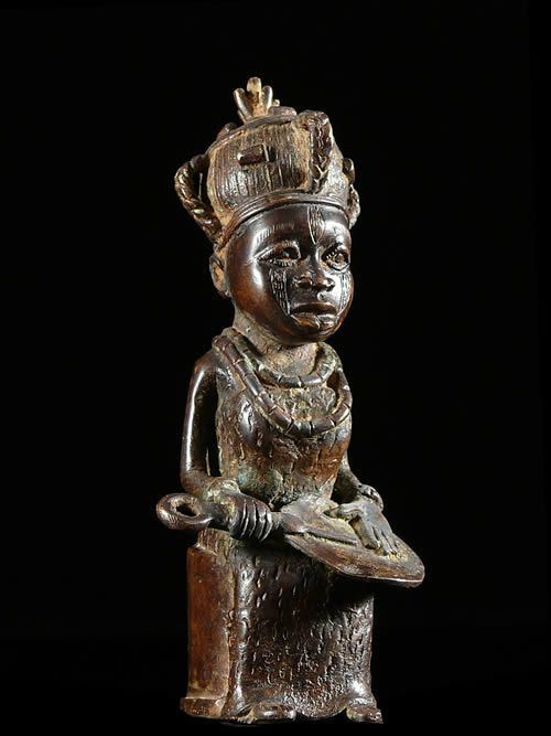 Reine en tenue de ceremonie - Bini Edo - Benin - Bronzes du Beni