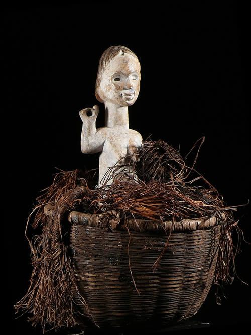 Statue Nzambe Kana avec panier Reliquaire - Tsogho - Gabon