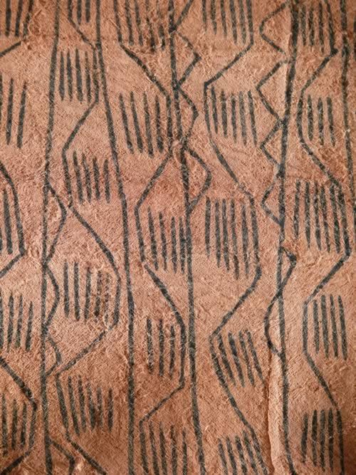 Murumba en ecorce battue - Pygmees / Mbuti - Ituri - RDC Zaire