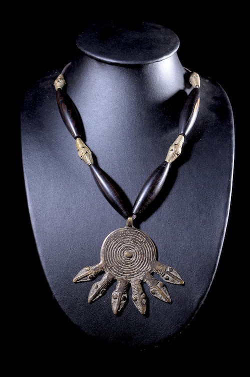 Collier en alliage de bronze et ébéne  - Akan ou Baoule - Côte d'Ivoire