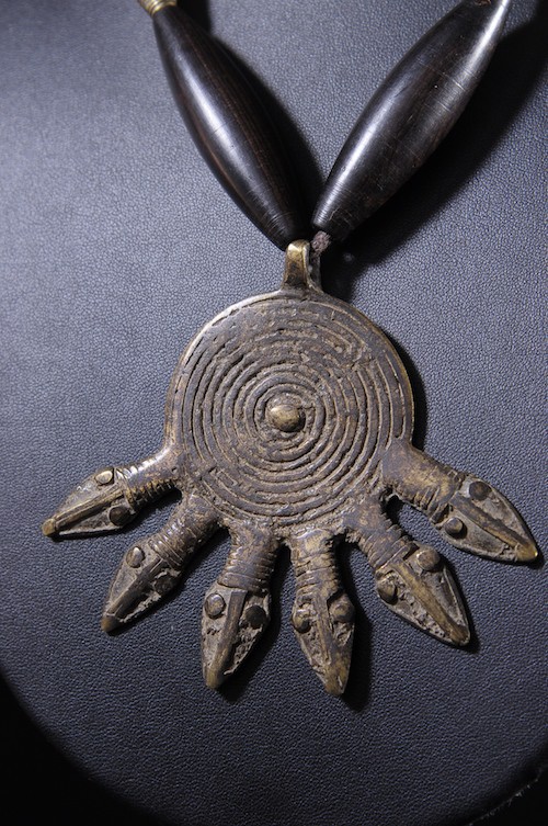 Collier en alliage de bronze et ébéne  - Akan ou Baoule - Côte d'Ivoire