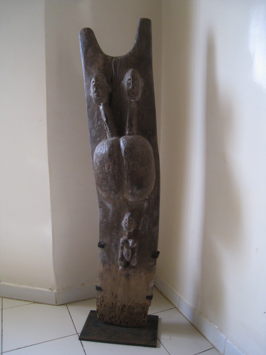 Grand poteau pilier de case Toguna - Dogon - Mali - Pilier Toguna