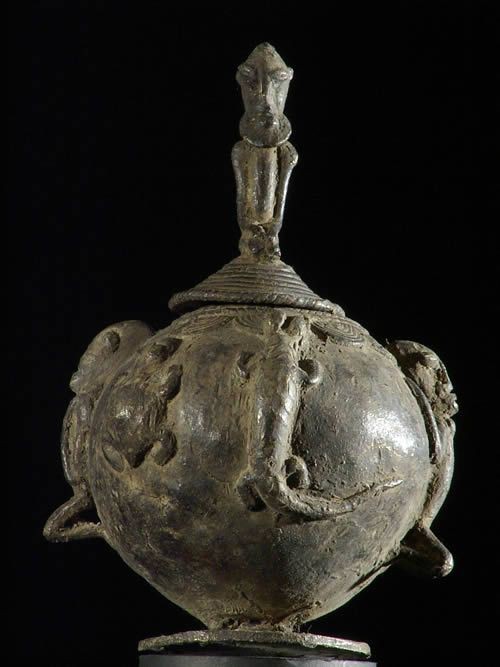 Pot a onguents magiques en bronze - Dogon - Mali - Bronzes