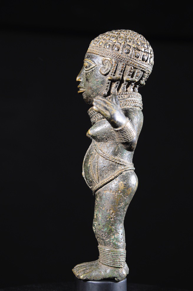 Femme en pied - Bronze  - Bini / Edo - Nigeria