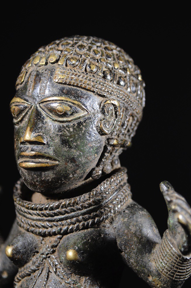 Femme en pied - Bronze  - Bini / Edo - Nigeria