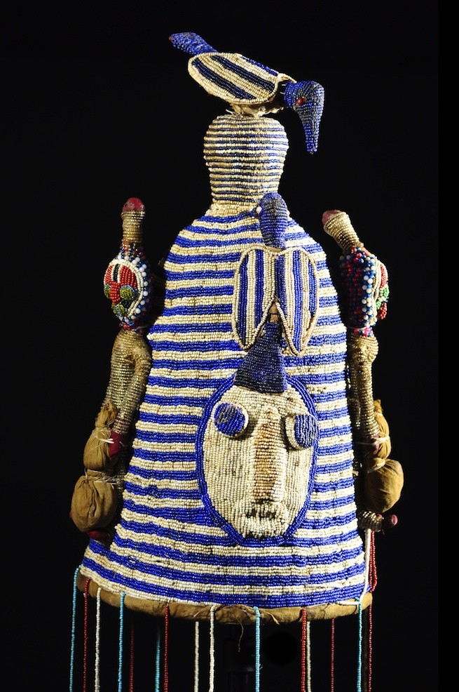Coiffe Ade ou Adenla avec rideau de perles - Yoruba - Nigeria