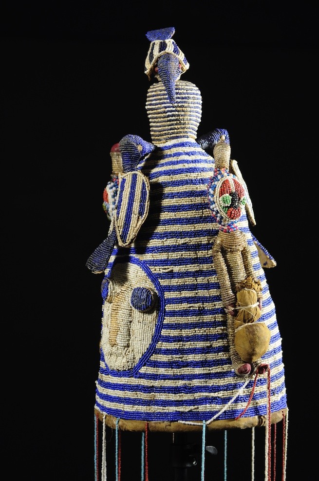 Coiffe Ade ou Adenla avec rideau de perles - Yoruba - Nigeria