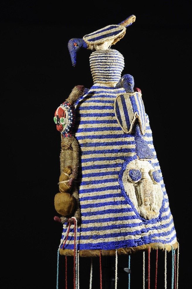 Coiffe Ade ou Adenla avec rideau de perles - Yoruba - Nigeria