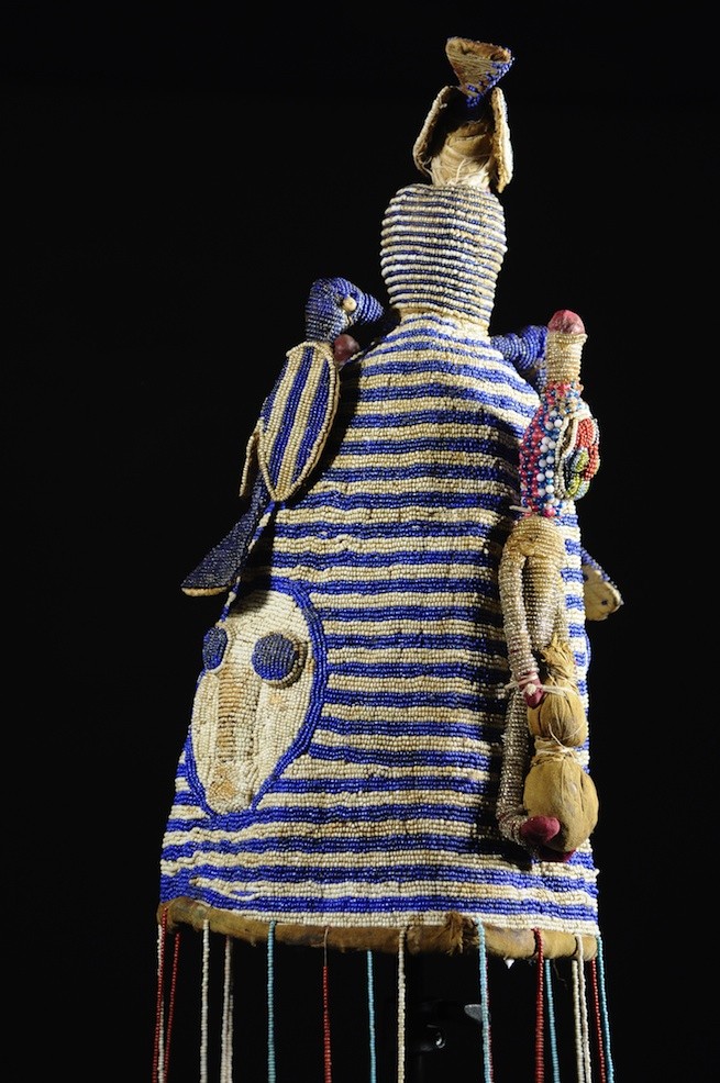Coiffe Ade ou Adenla avec rideau de perles - Yoruba - Nigeria