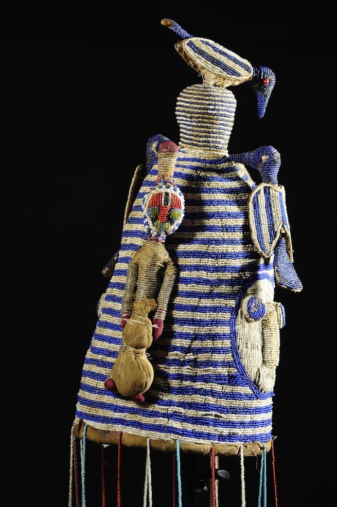 Coiffe Ade ou Adenla avec rideau de perles - Yoruba - Nigeria
