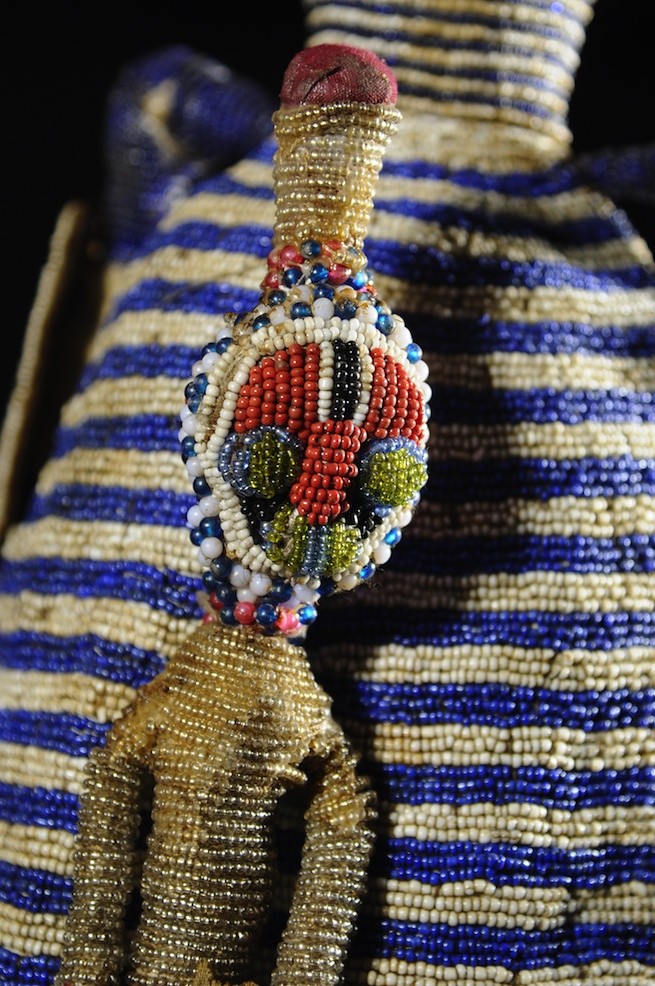 Coiffe Ade ou Adenla avec rideau de perles - Yoruba - Nigeria