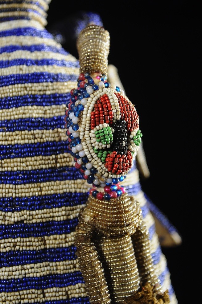 Coiffe Ade ou Adenla avec rideau de perles - Yoruba - Nigeria