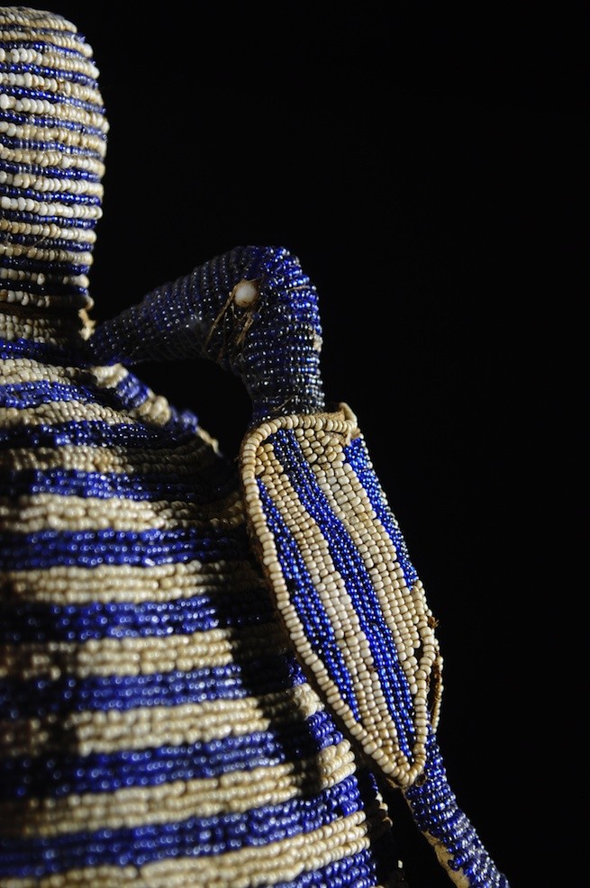 Coiffe Ade ou Adenla avec rideau de perles - Yoruba - Nigeria