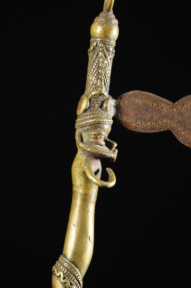 Hache Régalia en bronze - Bini - Nigéria