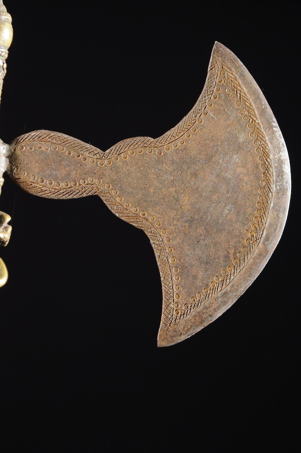 Hache Régalia en bronze - Bini - Nigéria
