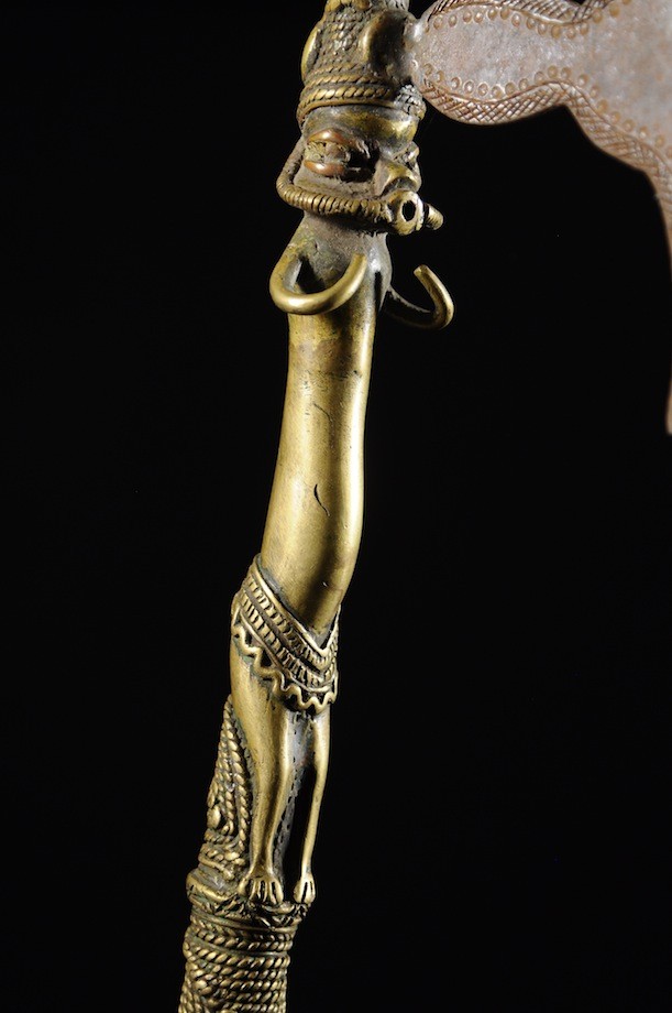 Hache Régalia en bronze - Bini - Nigéria