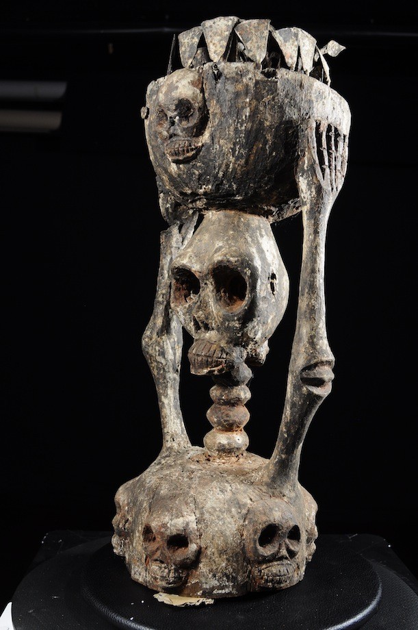 Autel avec caryatide  Squelette - Tiv - Nigeria