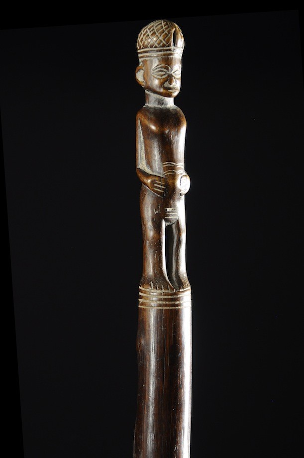 Canne de notable en bois sculpté - Tabwa - Angola - Objets de regalia
