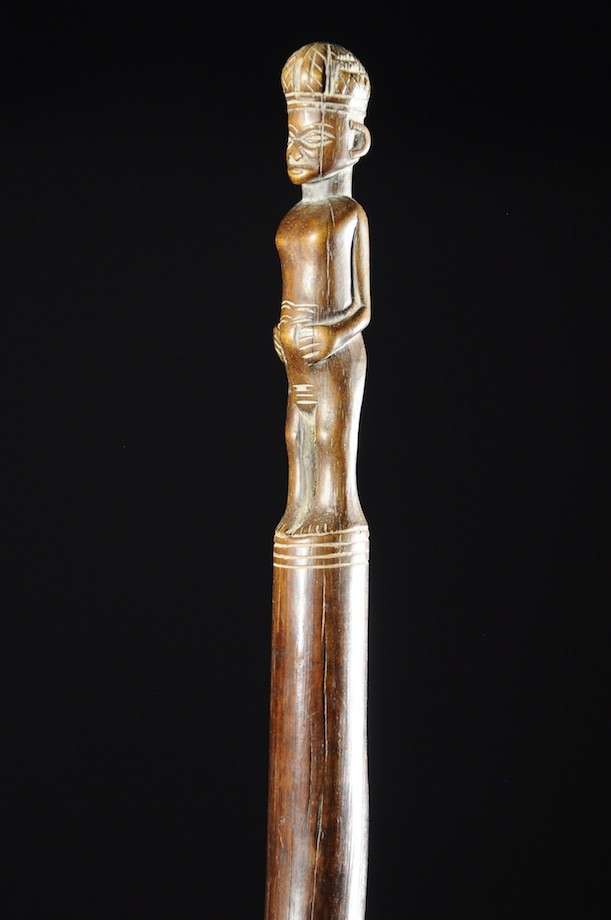 Canne de notable en bois sculpté - Tabwa - Angola - Objets de regalia