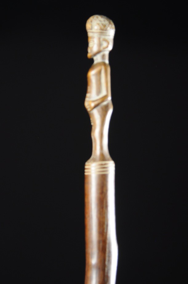 Canne de notable en bois sculpté - Tabwa - Angola - Objets de regalia