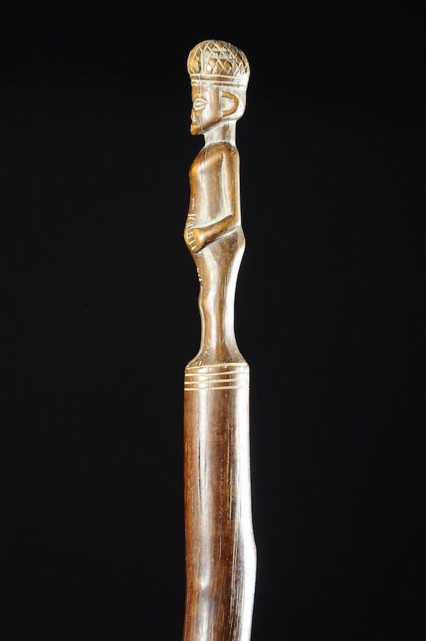 Canne de notable en bois sculpté - Tabwa - Angola - Objets de regalia