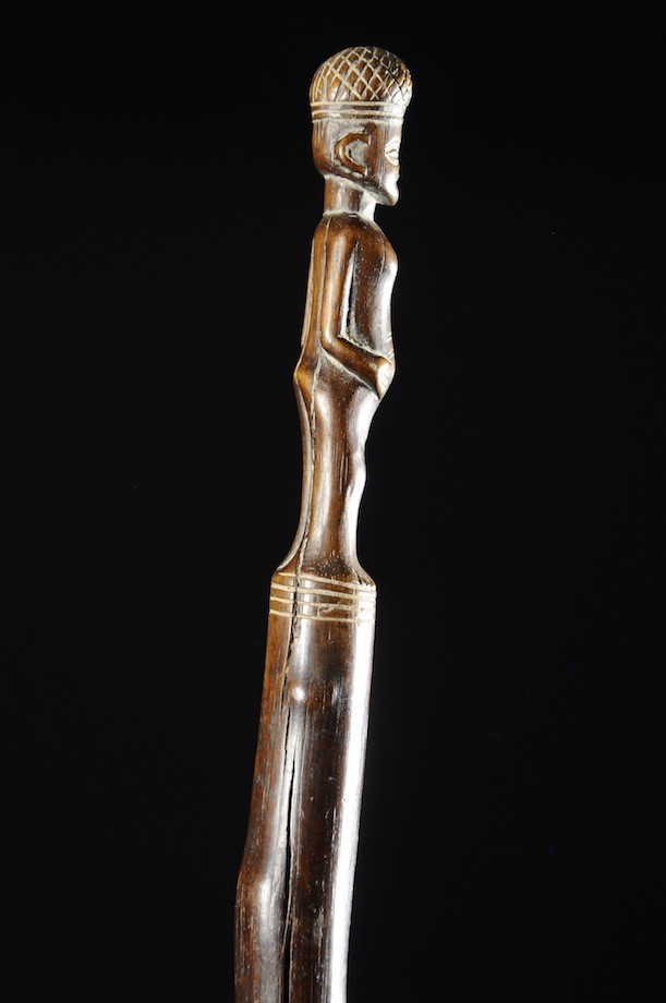 Canne de notable en bois sculpté - Tabwa - Angola - Objets de regalia