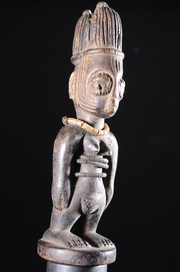 Jumeau Ibedji ou Ibeji et sa brassière en cauris - Yoruba - Nigeria