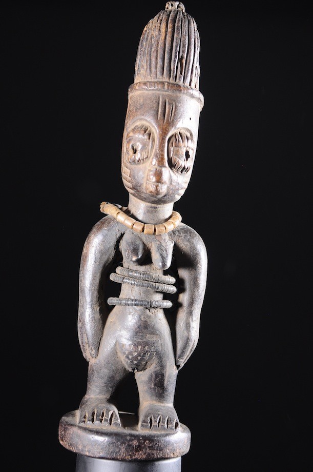 Jumeau Ibedji ou Ibeji et sa brassière en cauris - Yoruba - Nigeria