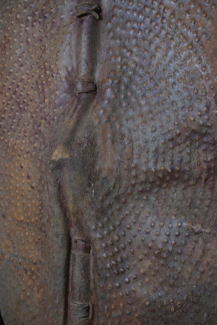 Bouclier en cuir repoussé - Nuer - Doudan du Sud / Ethiopie