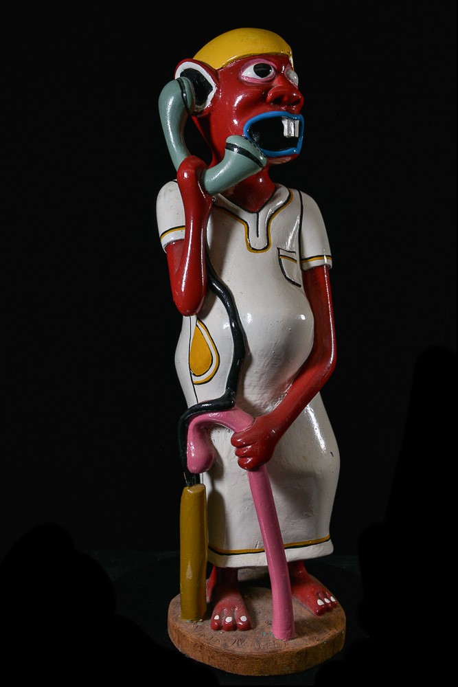 Sculpture Shetani Homme Au Télephone - Agostino Malaba - Makonde