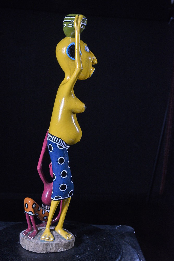 Sculpture Shetani Femme Jaune Et Enfant Rouge - Lilanga - Makonde