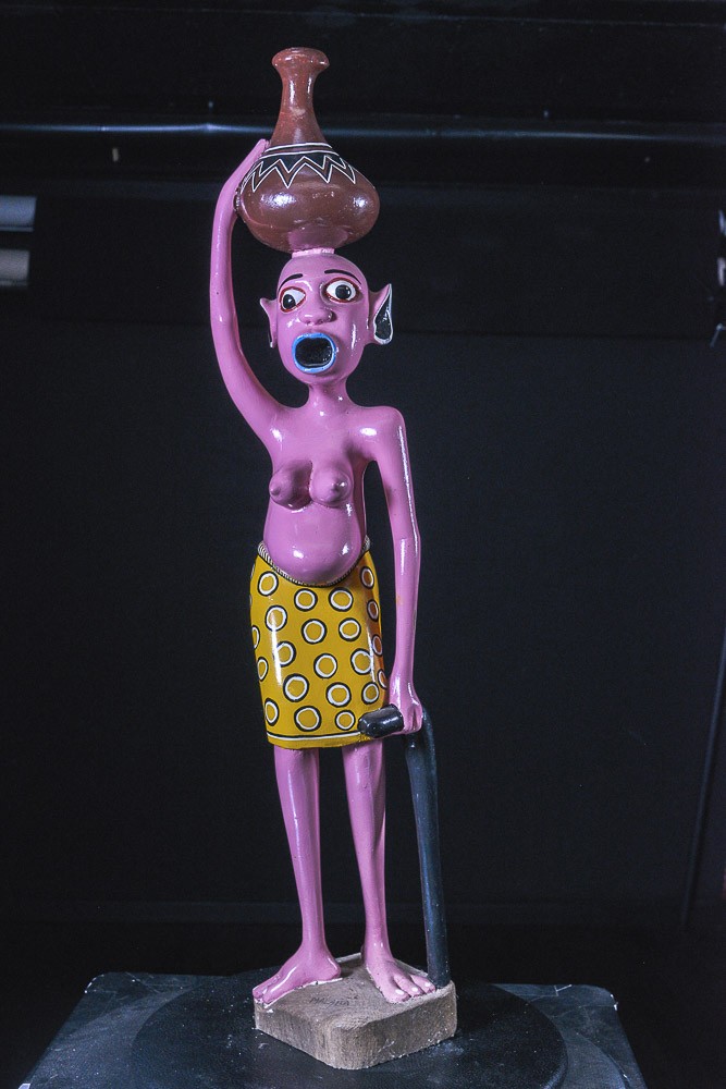 Sculpture Shetani Femme Avec Canne - Agostino Malaba - Makonde
