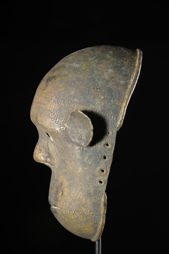 Masque en alliage de bronze  - Verre / Were - Nigeria Cameroun