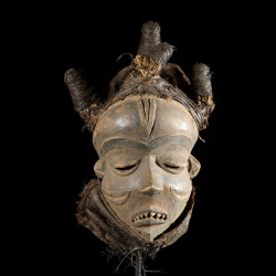 Masque Mbuya de style Katundu - Pende - RDC Zaire