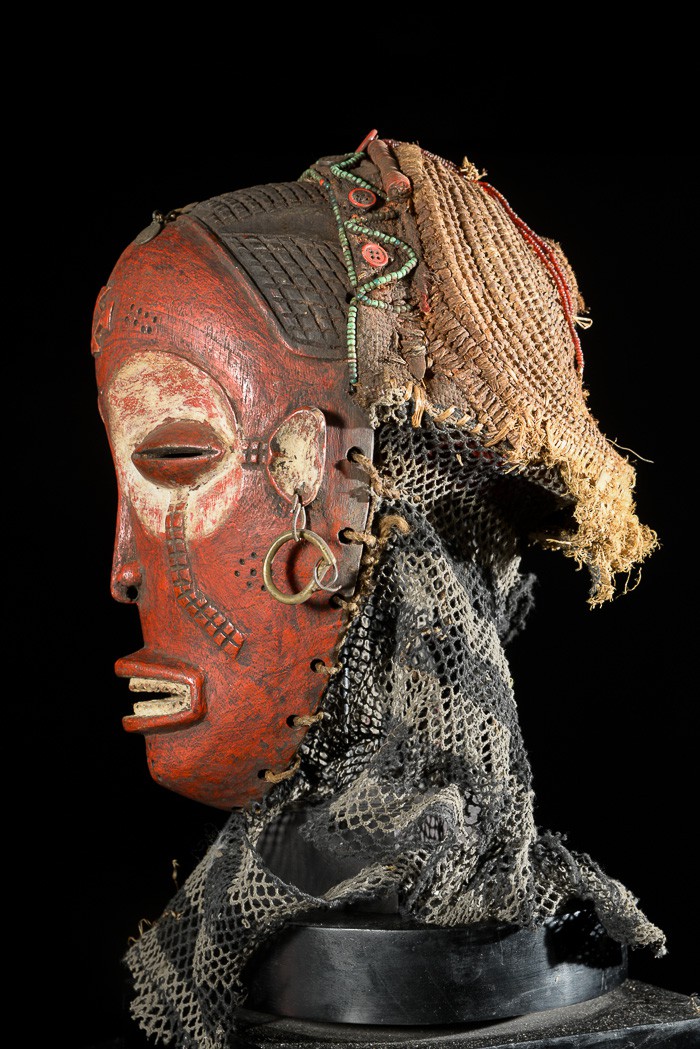 Masque Mwana Pwo Rouge - Chokwe / Tschokwe - Angola